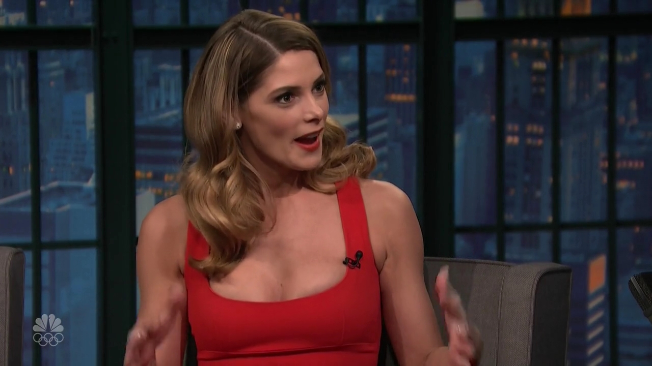 Ashley-Greene-dot_nl-6april2016LateNightwithSethMeyers0272.jpg