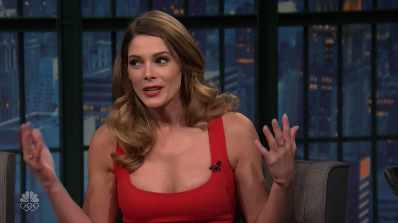Ashley-Greene-dot_nl-6april2016LateNightwithSethMeyers0279.jpg