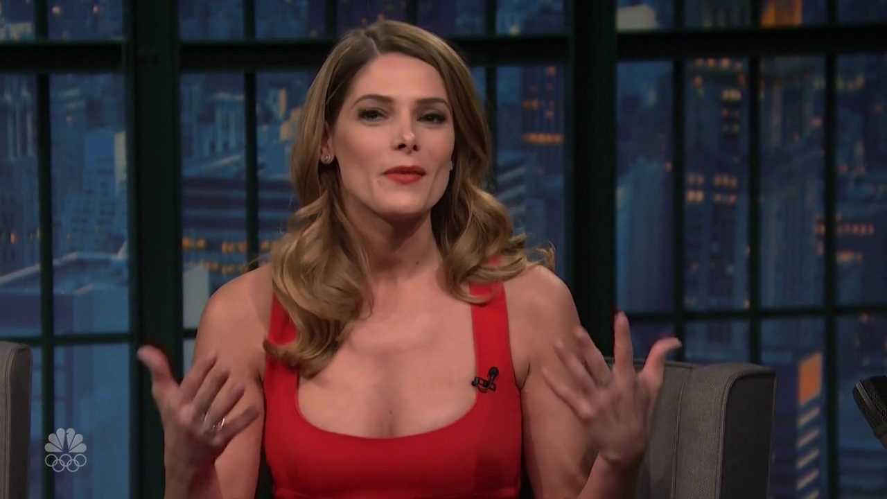 Ashley-Greene-dot_nl-6april2016LateNightwithSethMeyers0282.jpg