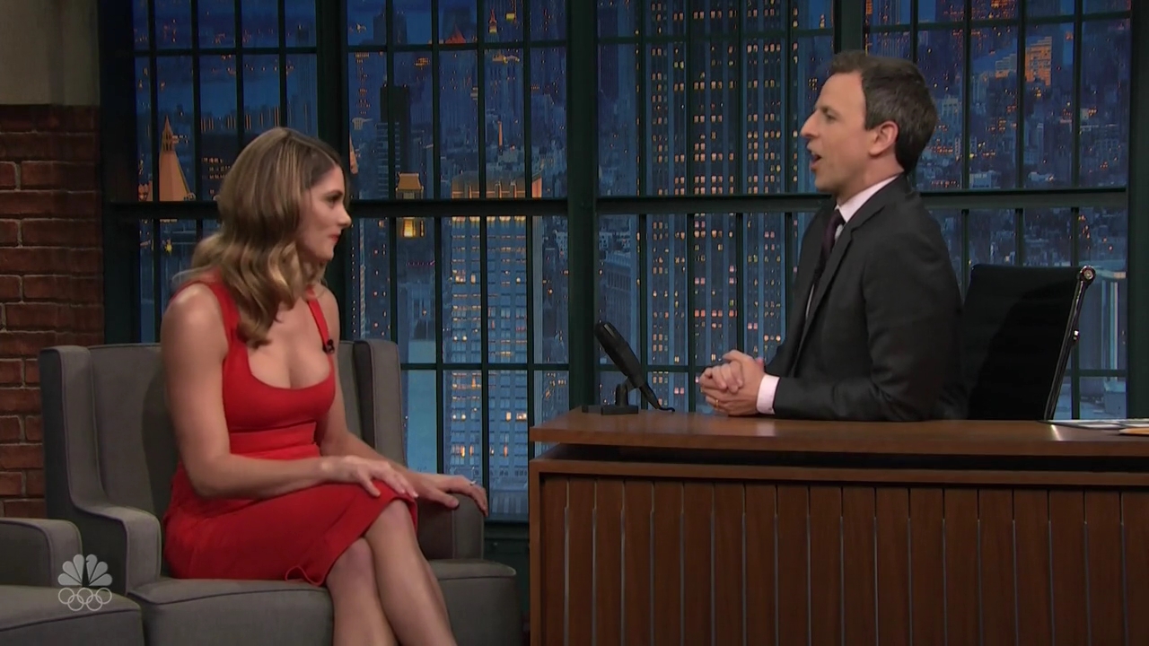 Ashley-Greene-dot_nl-6april2016LateNightwithSethMeyers0290.jpg