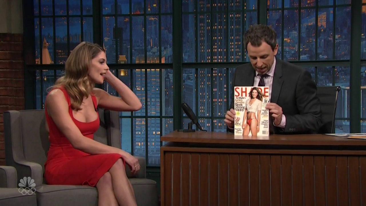 Ashley-Greene-dot_nl-6april2016LateNightwithSethMeyers0300.jpg