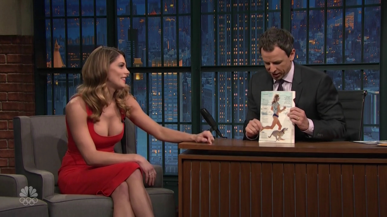 Ashley-Greene-dot_nl-6april2016LateNightwithSethMeyers0354.jpg