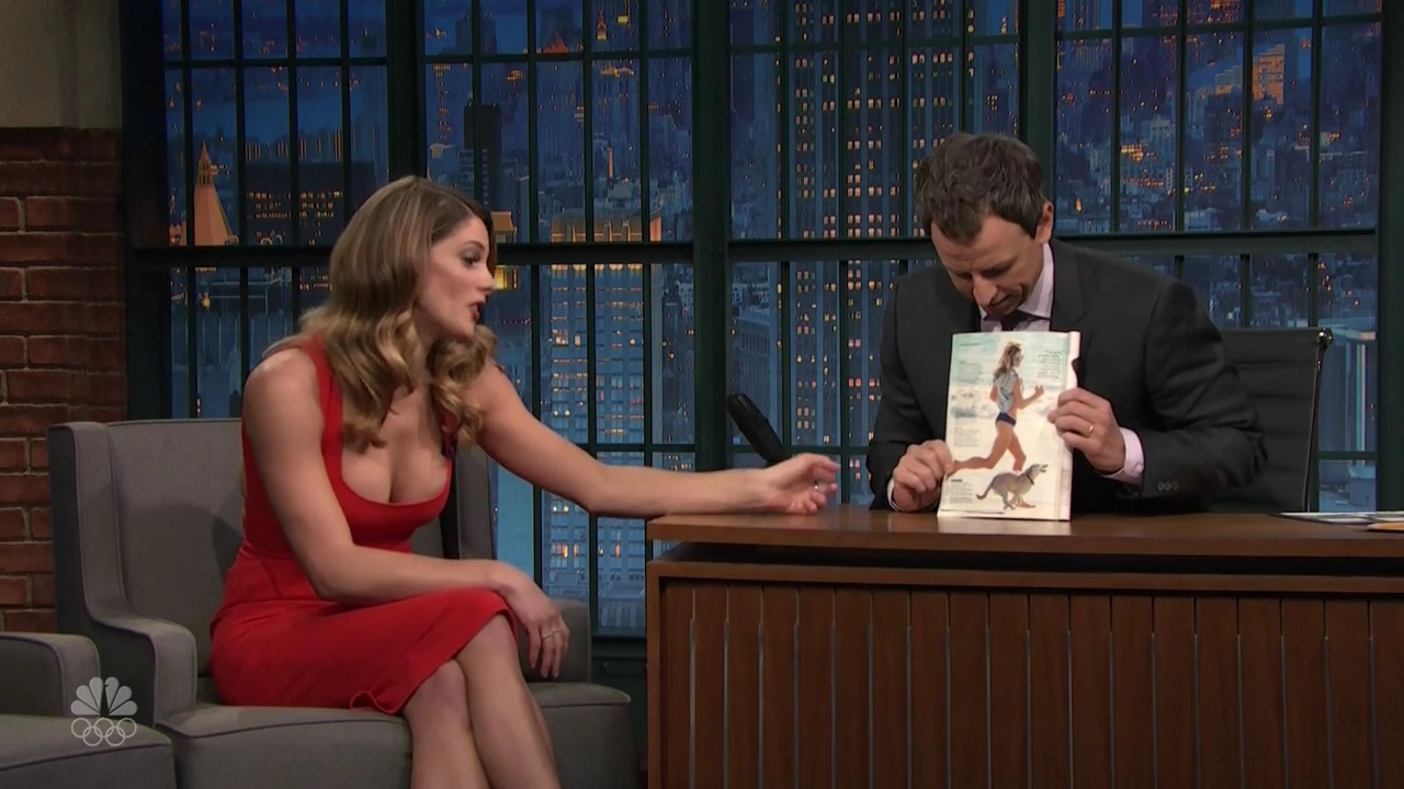Ashley-Greene-dot_nl-6april2016LateNightwithSethMeyers0356.jpg