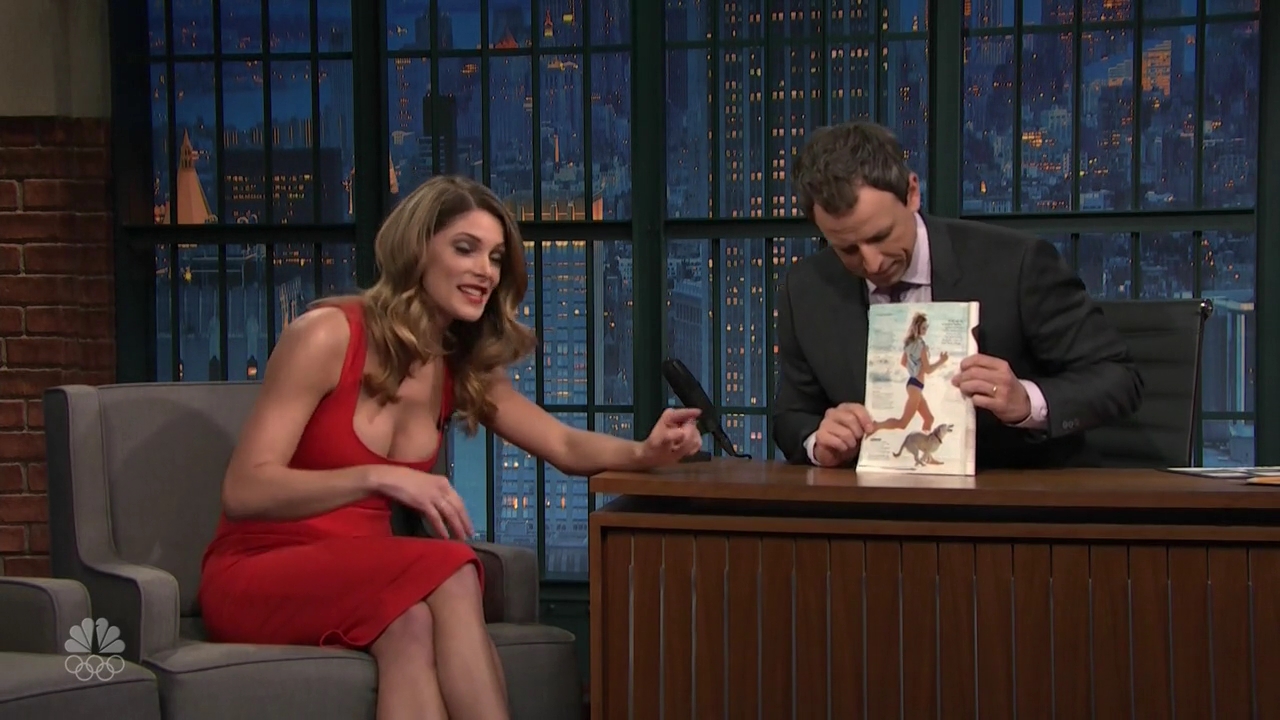 Ashley-Greene-dot_nl-6april2016LateNightwithSethMeyers0359.jpg