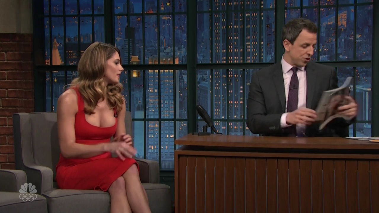 Ashley-Greene-dot_nl-6april2016LateNightwithSethMeyers0411.jpg