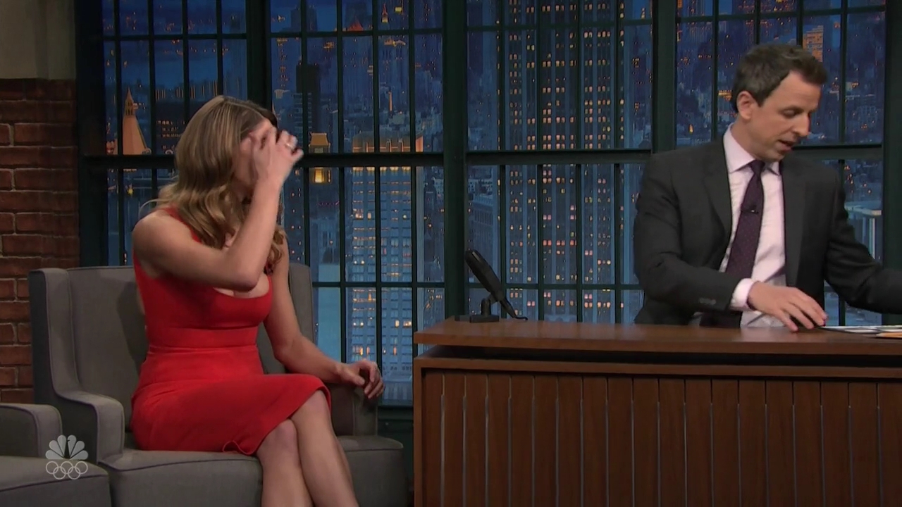 Ashley-Greene-dot_nl-6april2016LateNightwithSethMeyers0412.jpg