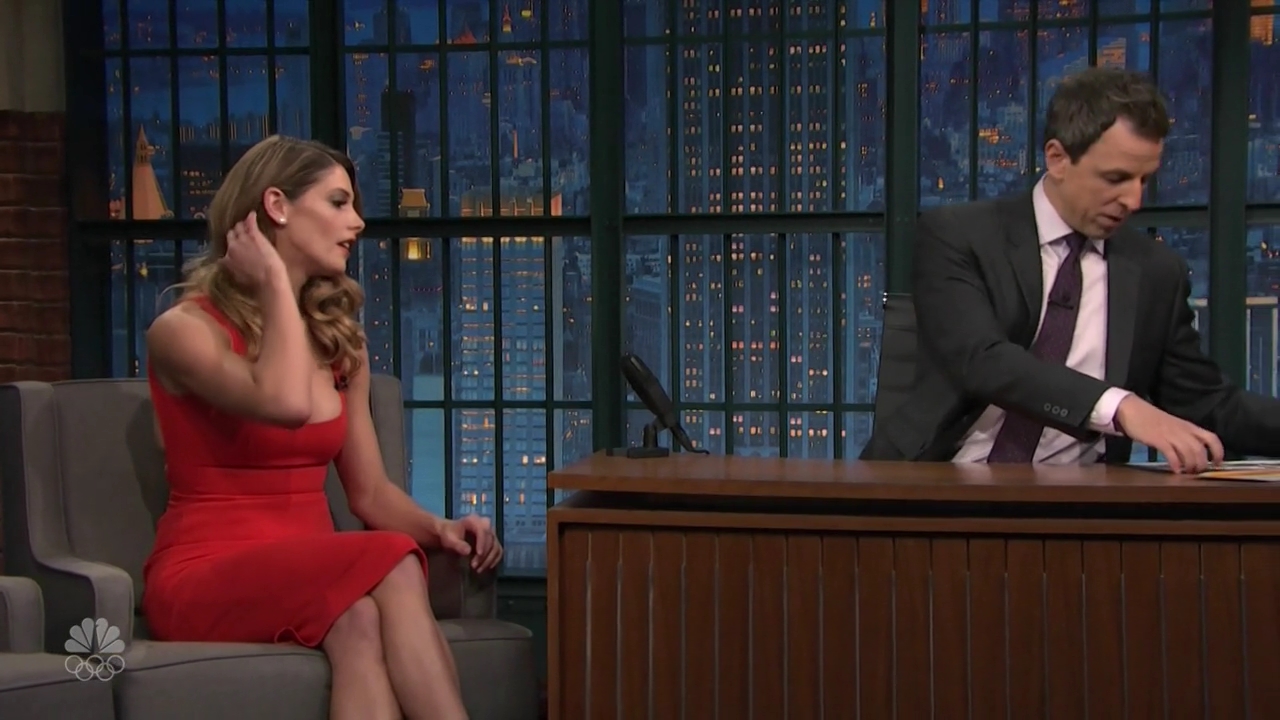Ashley-Greene-dot_nl-6april2016LateNightwithSethMeyers0414.jpg