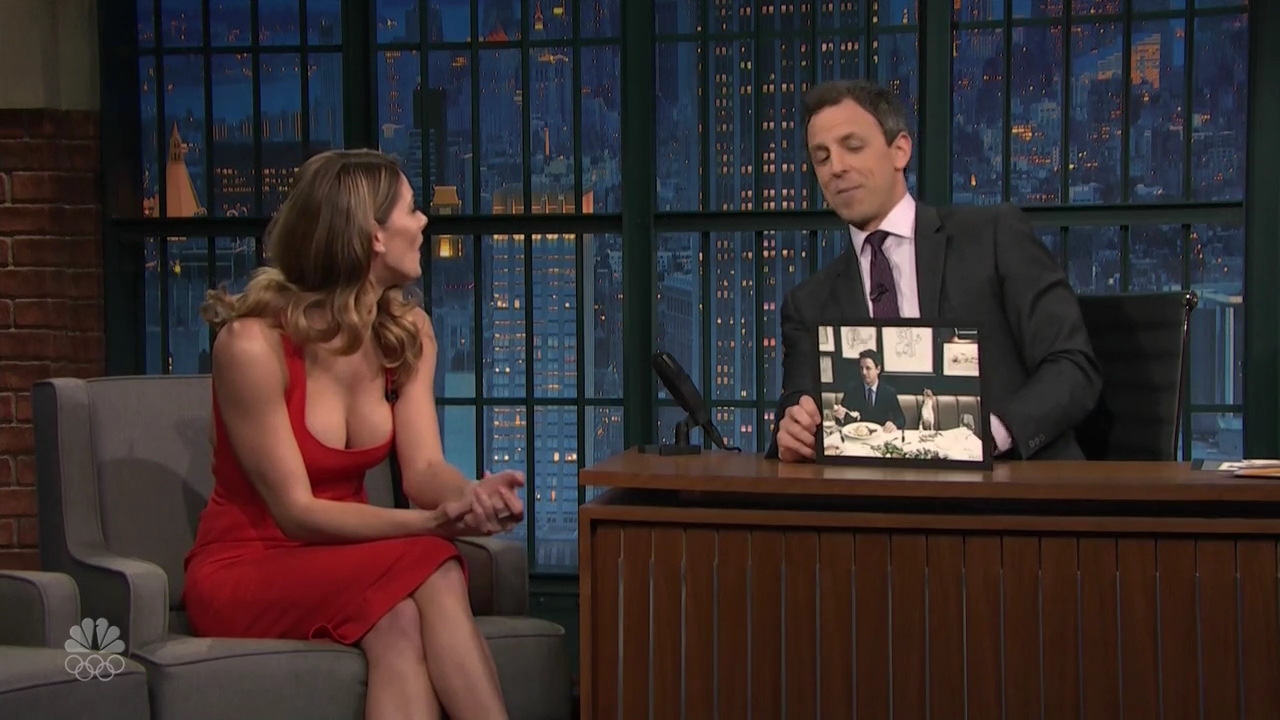 Ashley-Greene-dot_nl-6april2016LateNightwithSethMeyers0441.jpg