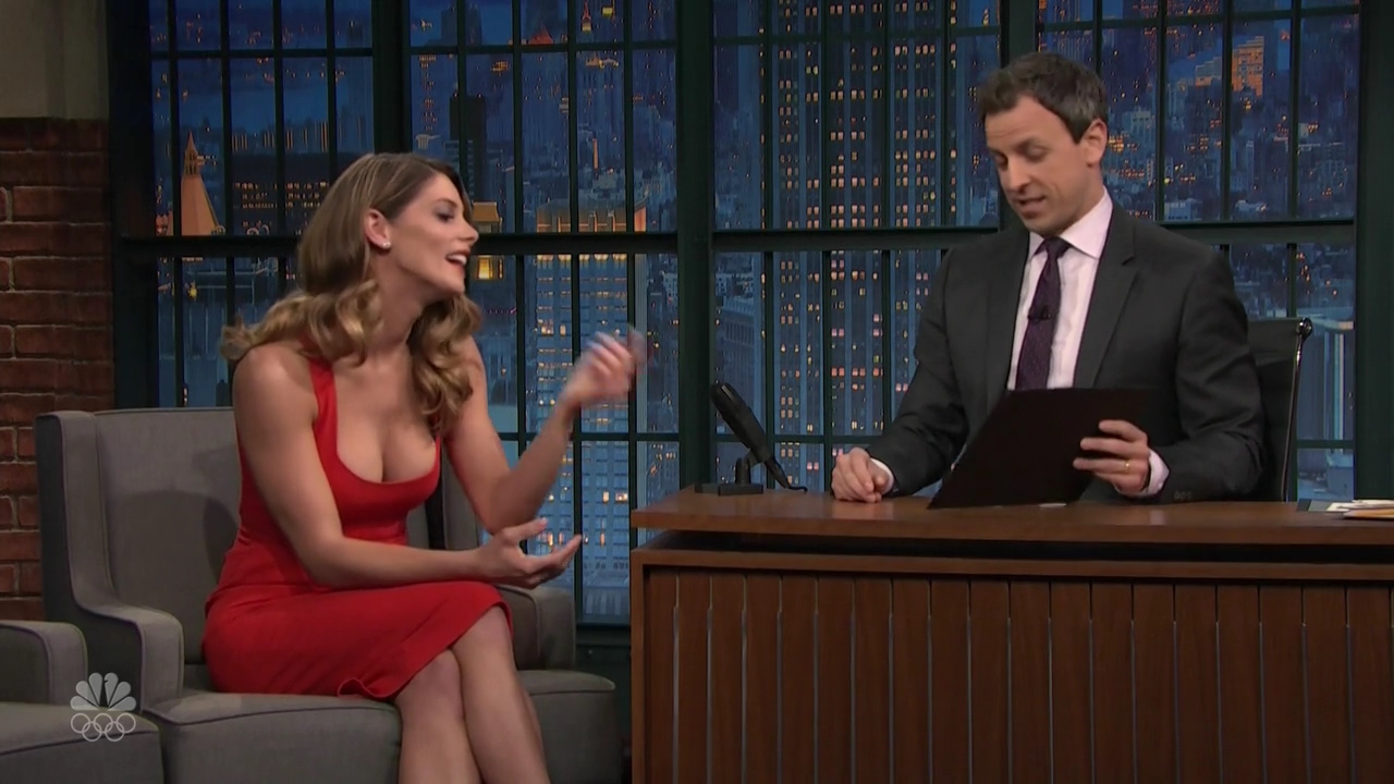 Ashley-Greene-dot_nl-6april2016LateNightwithSethMeyers0445.jpg