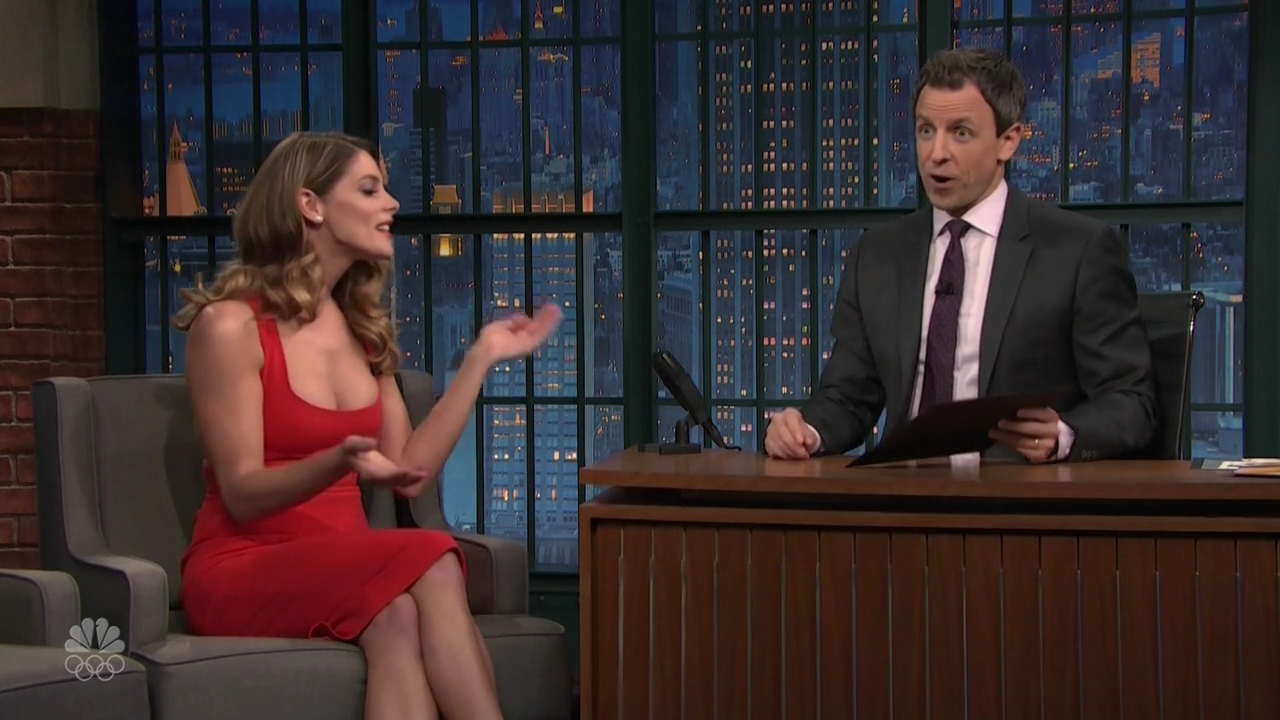 Ashley-Greene-dot_nl-6april2016LateNightwithSethMeyers0447.jpg