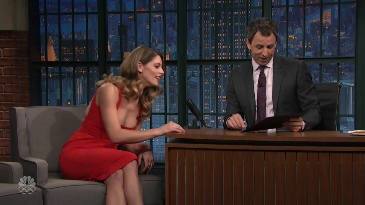 Ashley-Greene-dot_nl-6april2016LateNightwithSethMeyers0455.jpg