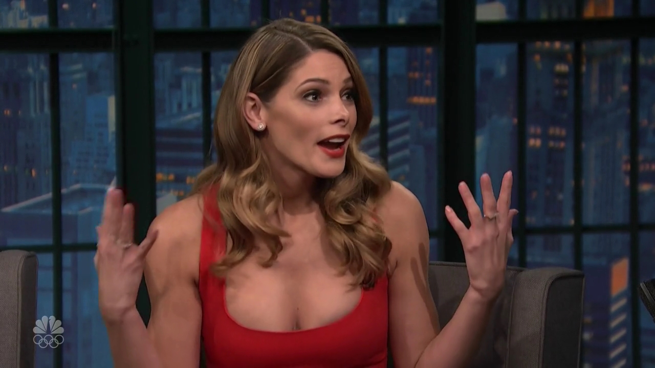 Ashley-Greene-dot_nl-6april2016LateNightwithSethMeyers0526.jpg