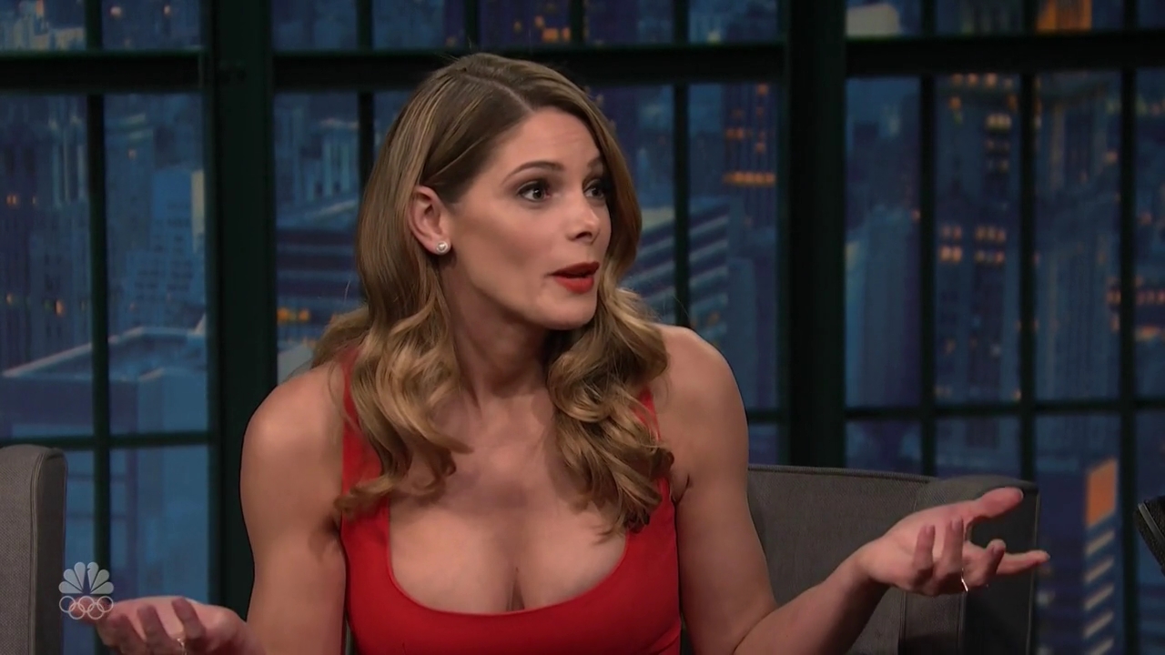 Ashley-Greene-dot_nl-6april2016LateNightwithSethMeyers0528.jpg