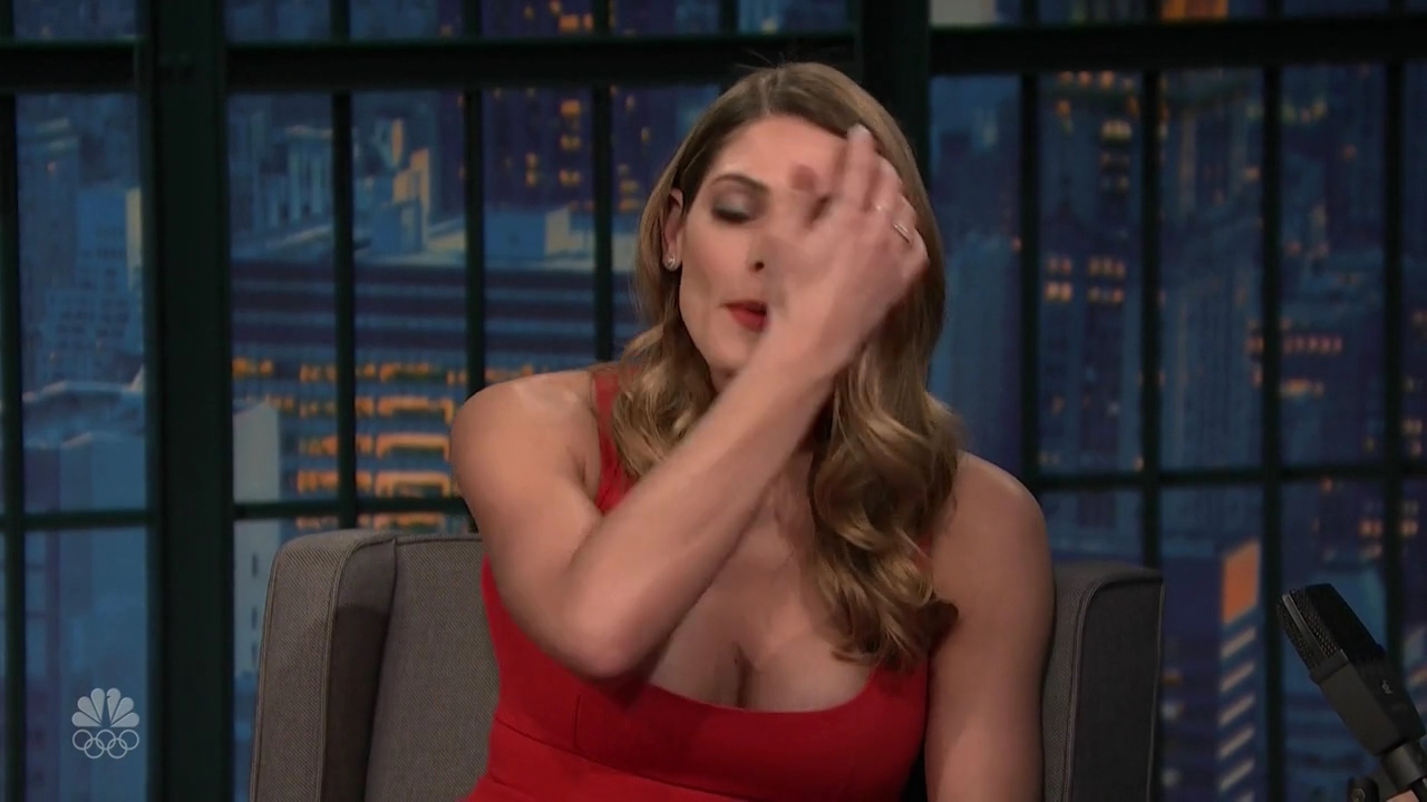 Ashley-Greene-dot_nl-6april2016LateNightwithSethMeyers0544.jpg