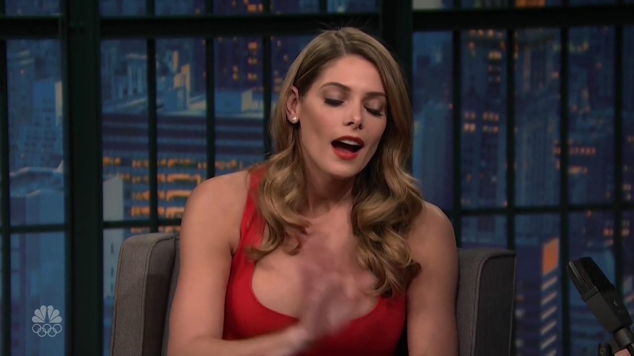 Ashley-Greene-dot_nl-6april2016LateNightwithSethMeyers0547.jpg