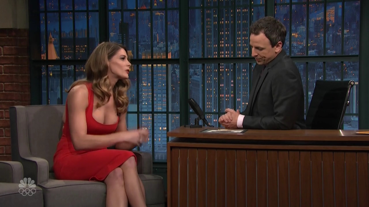 Ashley-Greene-dot_nl-6april2016LateNightwithSethMeyers0590.jpg