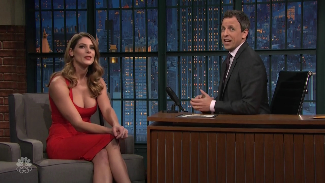 Ashley-Greene-dot_nl-6april2016LateNightwithSethMeyers0604.jpg