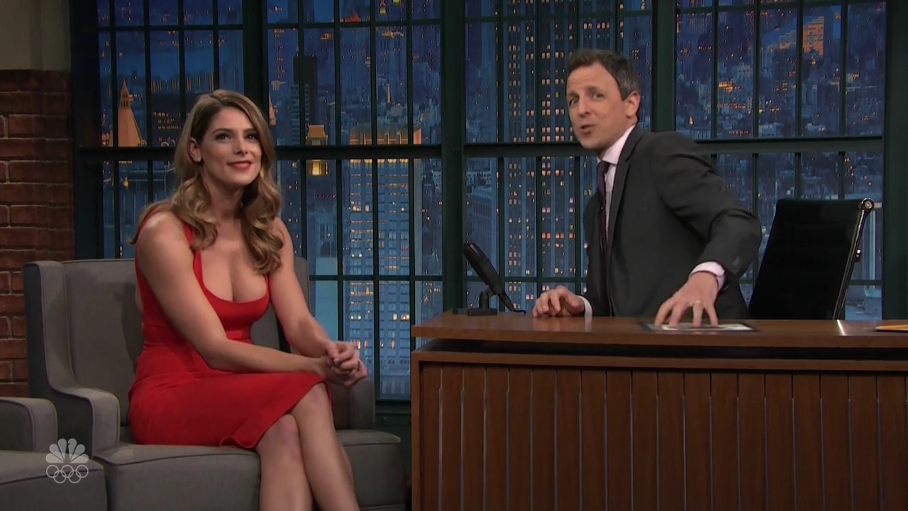 Ashley-Greene-dot_nl-6april2016LateNightwithSethMeyers0607.jpg