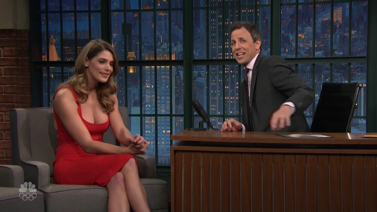 Ashley-Greene-dot_nl-6april2016LateNightwithSethMeyers0608.jpg