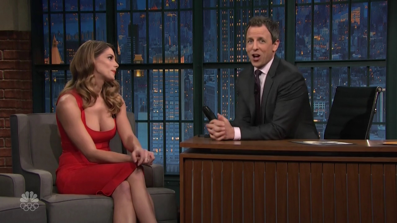 Ashley-Greene-dot_nl-6april2016LateNightwithSethMeyers0610.jpg