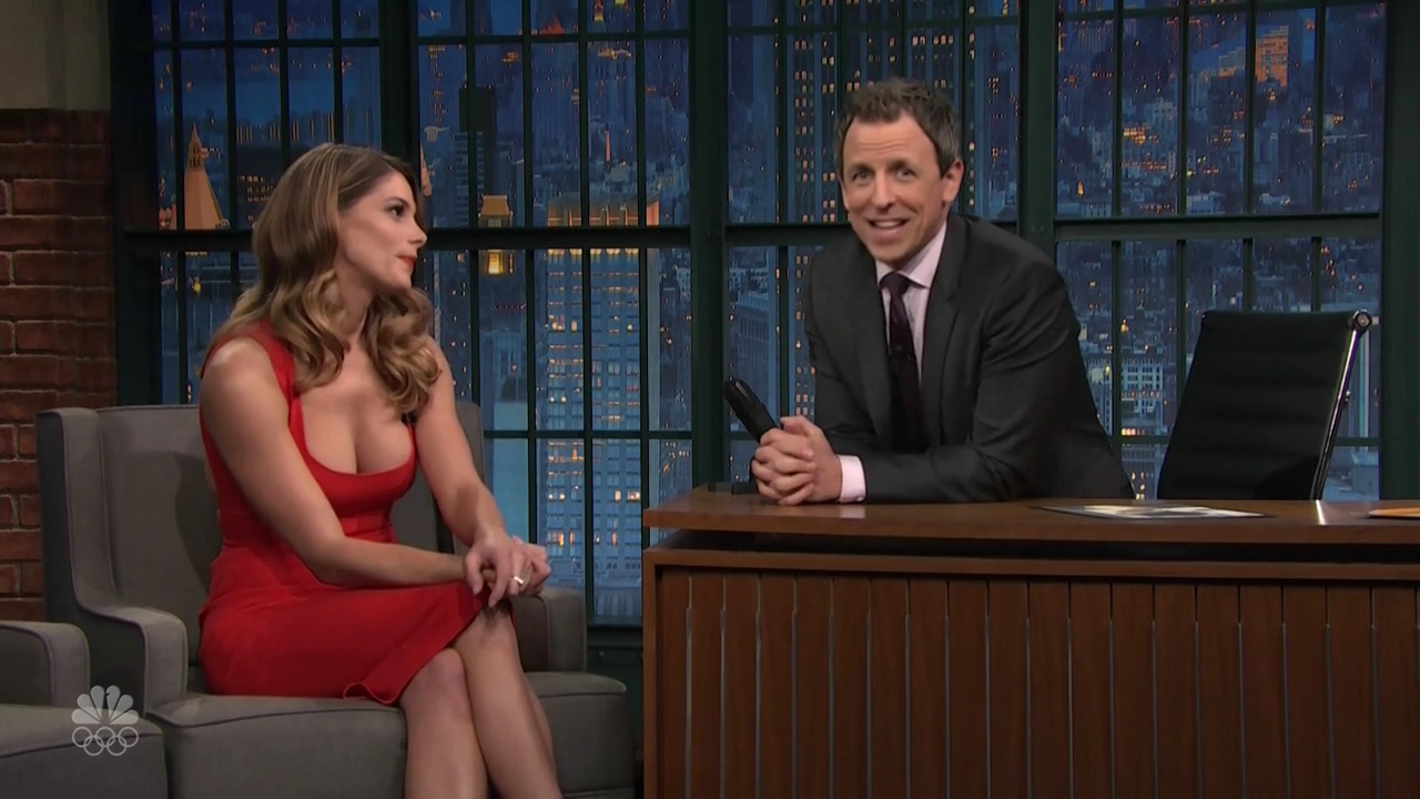 Ashley-Greene-dot_nl-6april2016LateNightwithSethMeyers0611.jpg