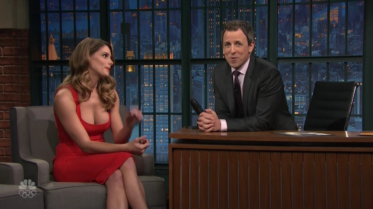 Ashley-Greene-dot_nl-6april2016LateNightwithSethMeyers0612.jpg