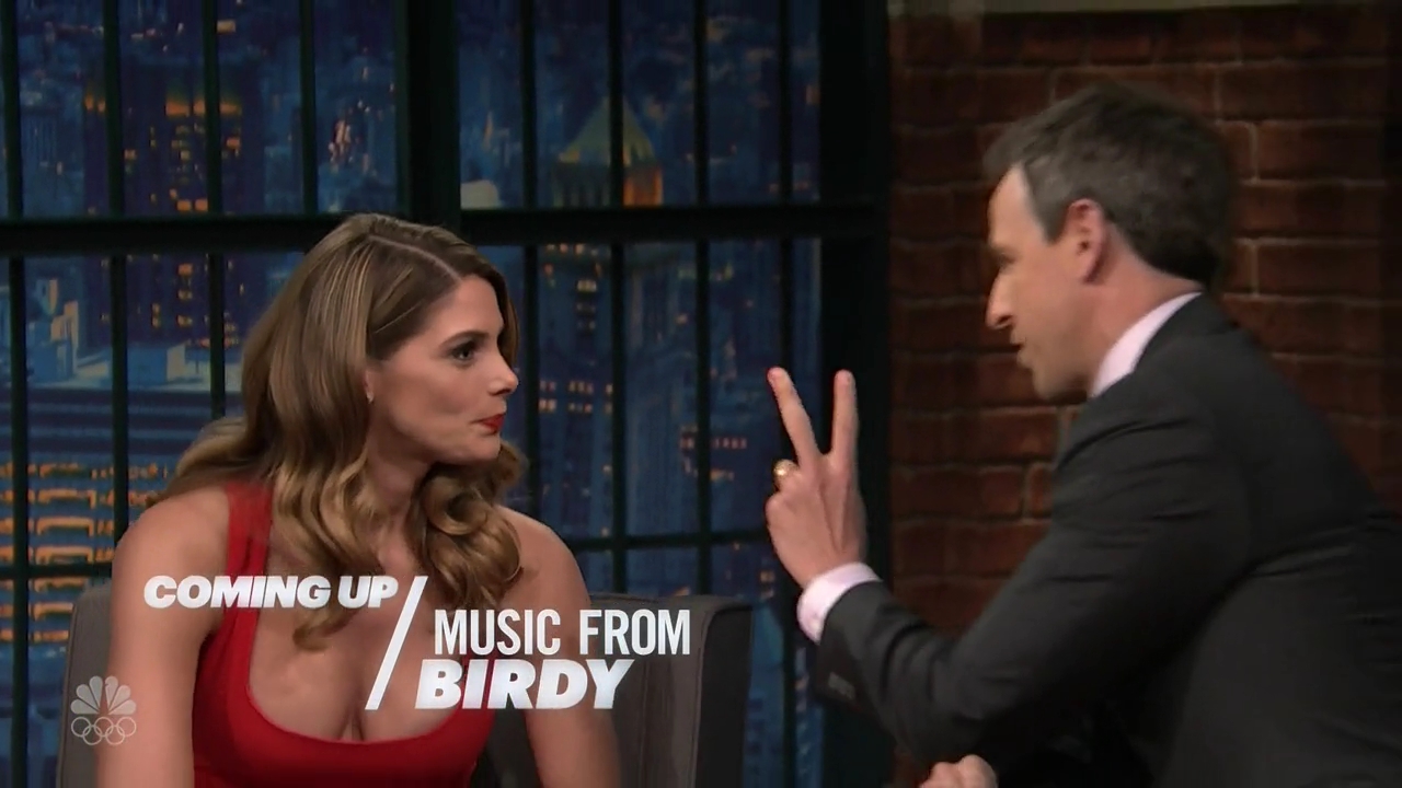 Ashley-Greene-dot_nl-6april2016LateNightwithSethMeyers0624.jpg