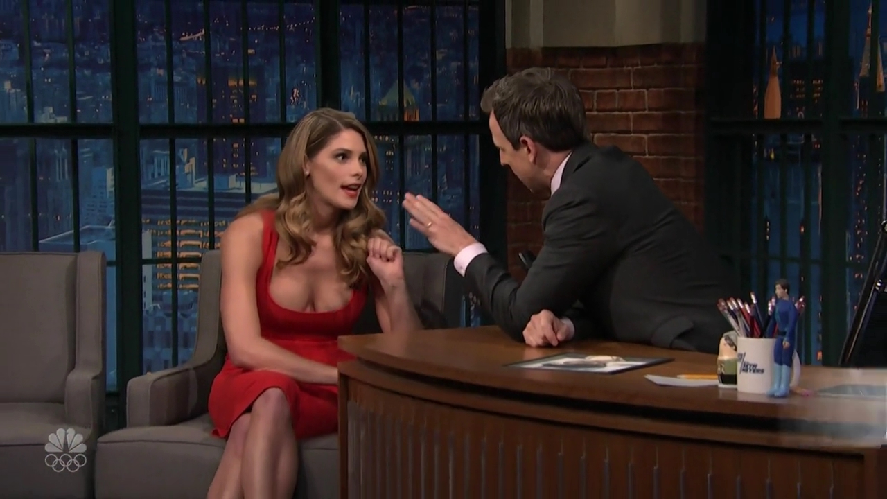 Ashley-Greene-dot_nl-6april2016LateNightwithSethMeyers0630.jpg