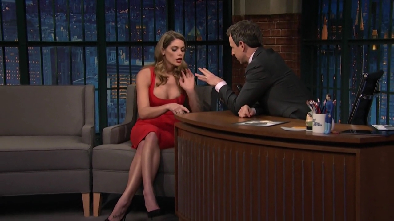 Ashley-Greene-dot_nl-6april2016LateNightwithSethMeyers0632.jpg
