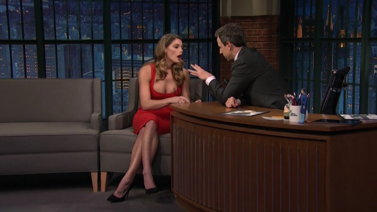 Ashley-Greene-dot_nl-6april2016LateNightwithSethMeyers0633.jpg