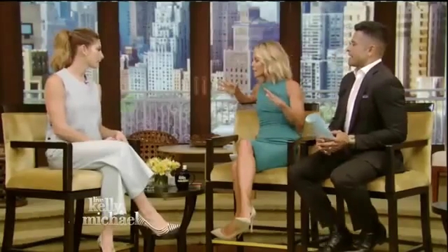Ashley-Greene-dot_nl-7april2016LiveWithKellyAndMichael0024.jpg