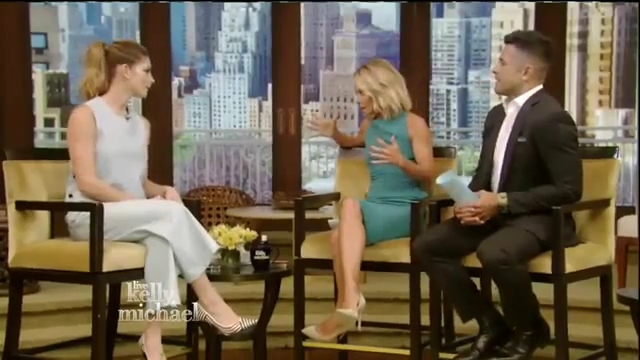 Ashley-Greene-dot_nl-7april2016LiveWithKellyAndMichael0025.jpg