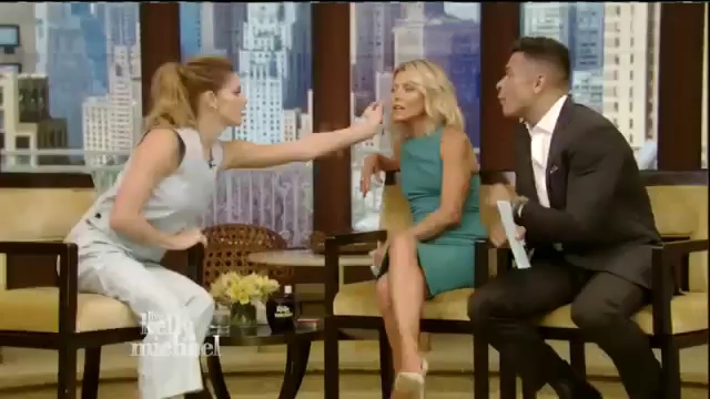Ashley-Greene-dot_nl-7april2016LiveWithKellyAndMichael0297.jpg