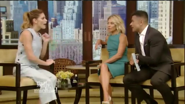 Ashley-Greene-dot_nl-7april2016LiveWithKellyAndMichael0300.jpg