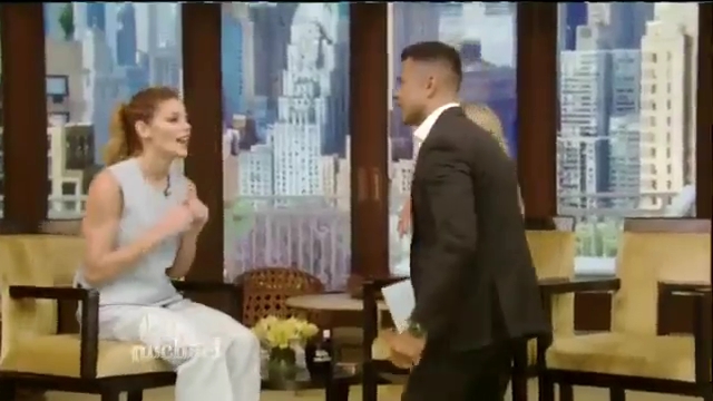 Ashley-Greene-dot_nl-7april2016LiveWithKellyAndMichael0304.jpg
