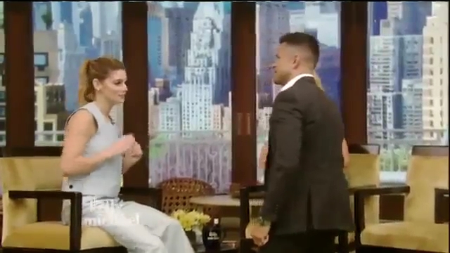 Ashley-Greene-dot_nl-7april2016LiveWithKellyAndMichael0305.jpg
