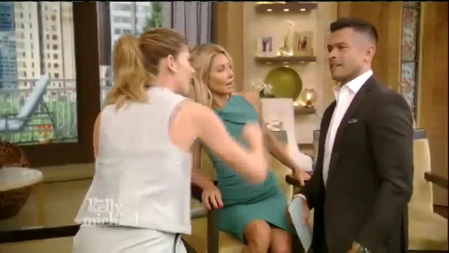 Ashley-Greene-dot_nl-7april2016LiveWithKellyAndMichael0310.jpg