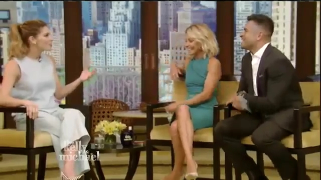 Ashley-Greene-dot_nl-7april2016LiveWithKellyAndMichael0321.jpg