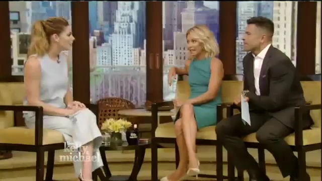 Ashley-Greene-dot_nl-7april2016LiveWithKellyAndMichael0329.jpg