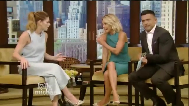 Ashley-Greene-dot_nl-7april2016LiveWithKellyAndMichael0335.jpg