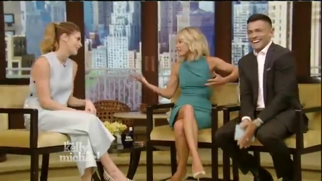 Ashley-Greene-dot_nl-7april2016LiveWithKellyAndMichael0345.jpg