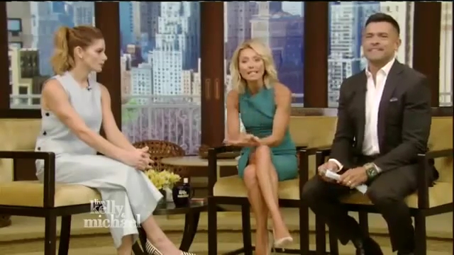 Ashley-Greene-dot_nl-7april2016LiveWithKellyAndMichael0350.jpg