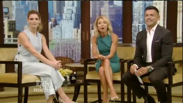Ashley-Greene-dot_nl-7april2016LiveWithKellyAndMichael0351.jpg
