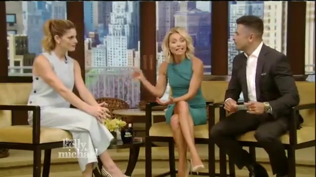 Ashley-Greene-dot_nl-7april2016LiveWithKellyAndMichael0355.jpg
