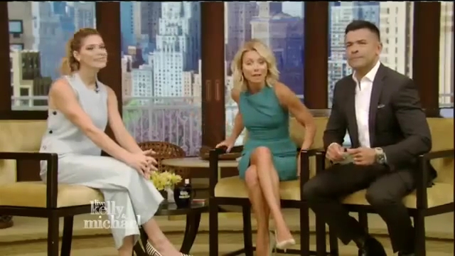Ashley-Greene-dot_nl-7april2016LiveWithKellyAndMichael0356.jpg