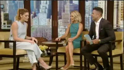 Ashley-Greene-dot_nl-7april2016LiveWithKellyAndMichael0168.jpg