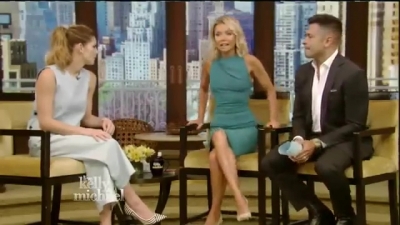 Ashley-Greene-dot_nl-7april2016LiveWithKellyAndMichael0189.jpg