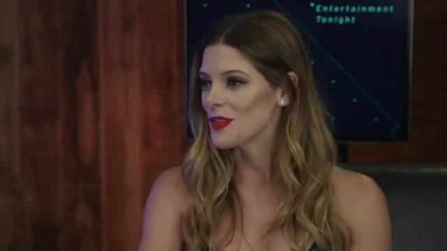 Ashley-Greene-dot-nl_2017EntertainmentTonightFacebookLiveInterview0074.jpg