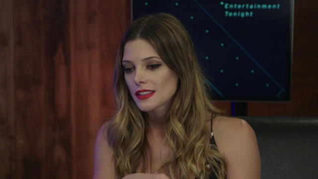 Ashley-Greene-dot-nl_2017EntertainmentTonightFacebookLiveInterview0338.jpg