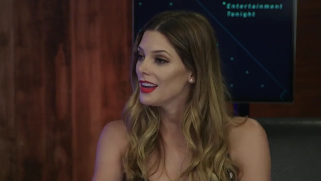 Ashley-Greene-dot-nl_2017EntertainmentTonightFacebookLiveInterview0434.jpg